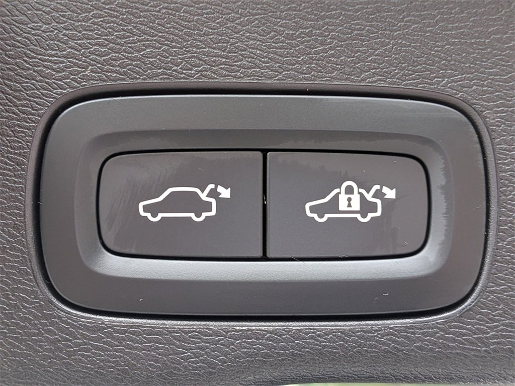 New 2026 Volvo XC60 B5 Plus w/ Protection Package Premier image 14