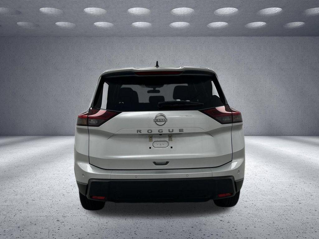 Used 2024 Nissan Rogue S FWD image 4