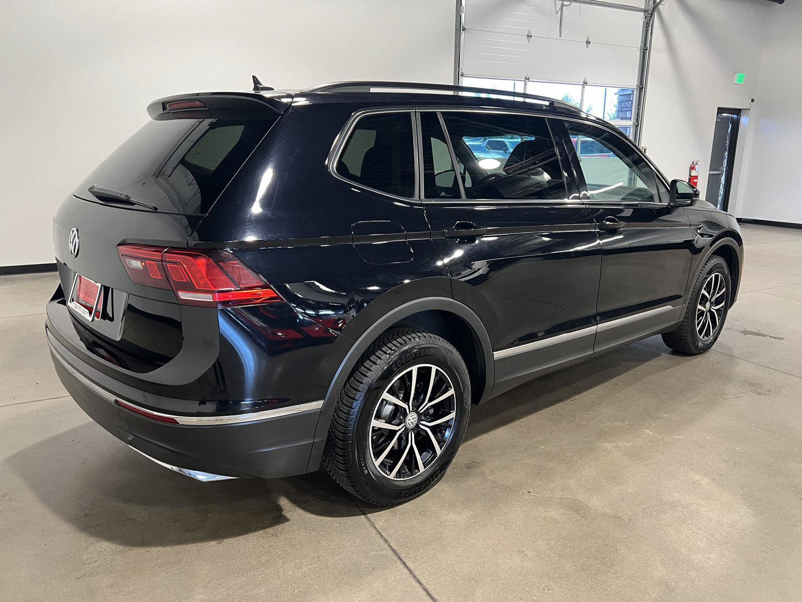Used 2021 Volkswagen Tiguan SE FWD image 3