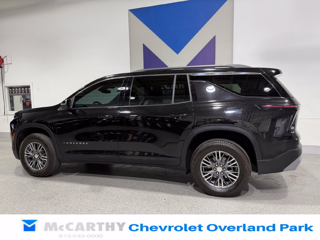 Used 2024 Chevrolet Traverse LT w/ Trailering Package FWD image 7