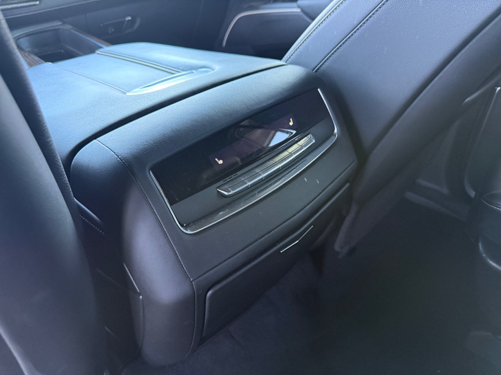 Used 2022 Cadillac Escalade Luxury RWD image 13