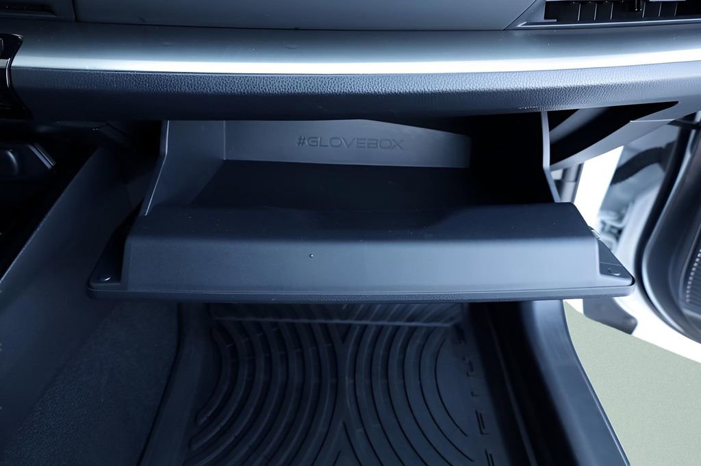 Used 2024 Toyota Prius LE image 39