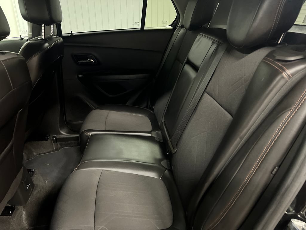 Certified 2022 Chevrolet Trax LT w/ Midnight Edition AWD/4WD image 14