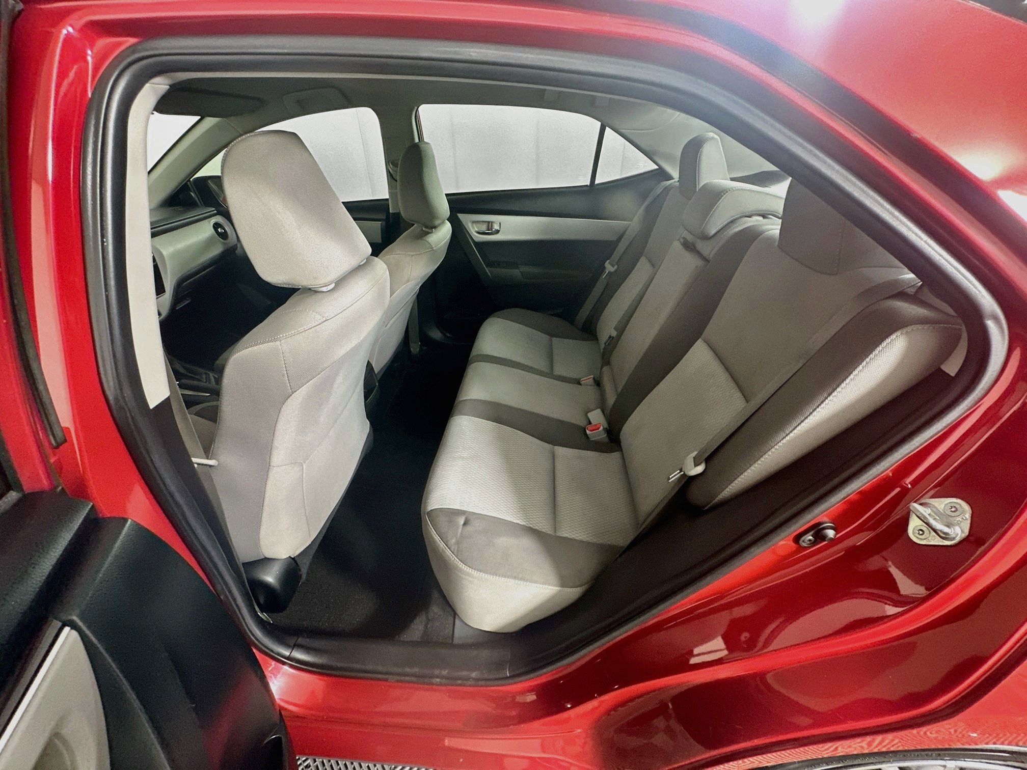 Used 2018 Toyota Corolla LE FWD image 25