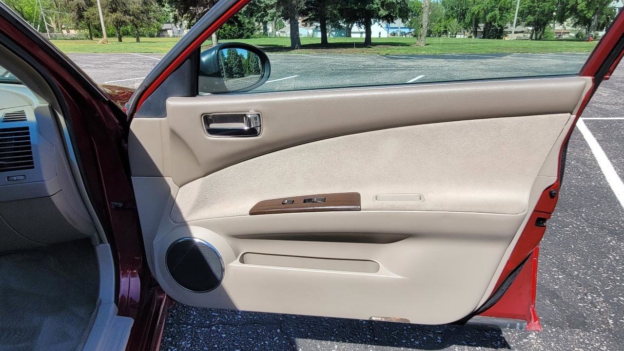 Used 2005 Nissan Altima 3.5 SL FWD image 20