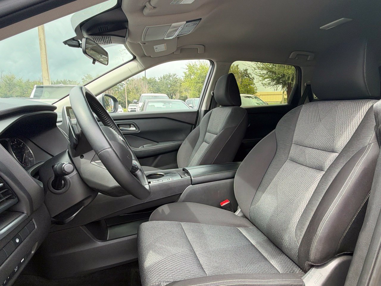 Used 2025 Nissan Rogue SV FWD image 6
