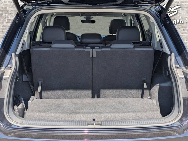 Certified 2023 Volkswagen Tiguan SE w/ Panoramic Sunroof Package FWD image 13