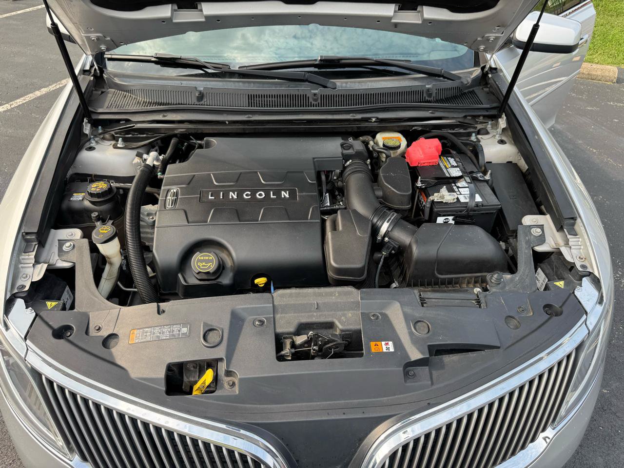 Used 2014 Lincoln MKS FWD image 44