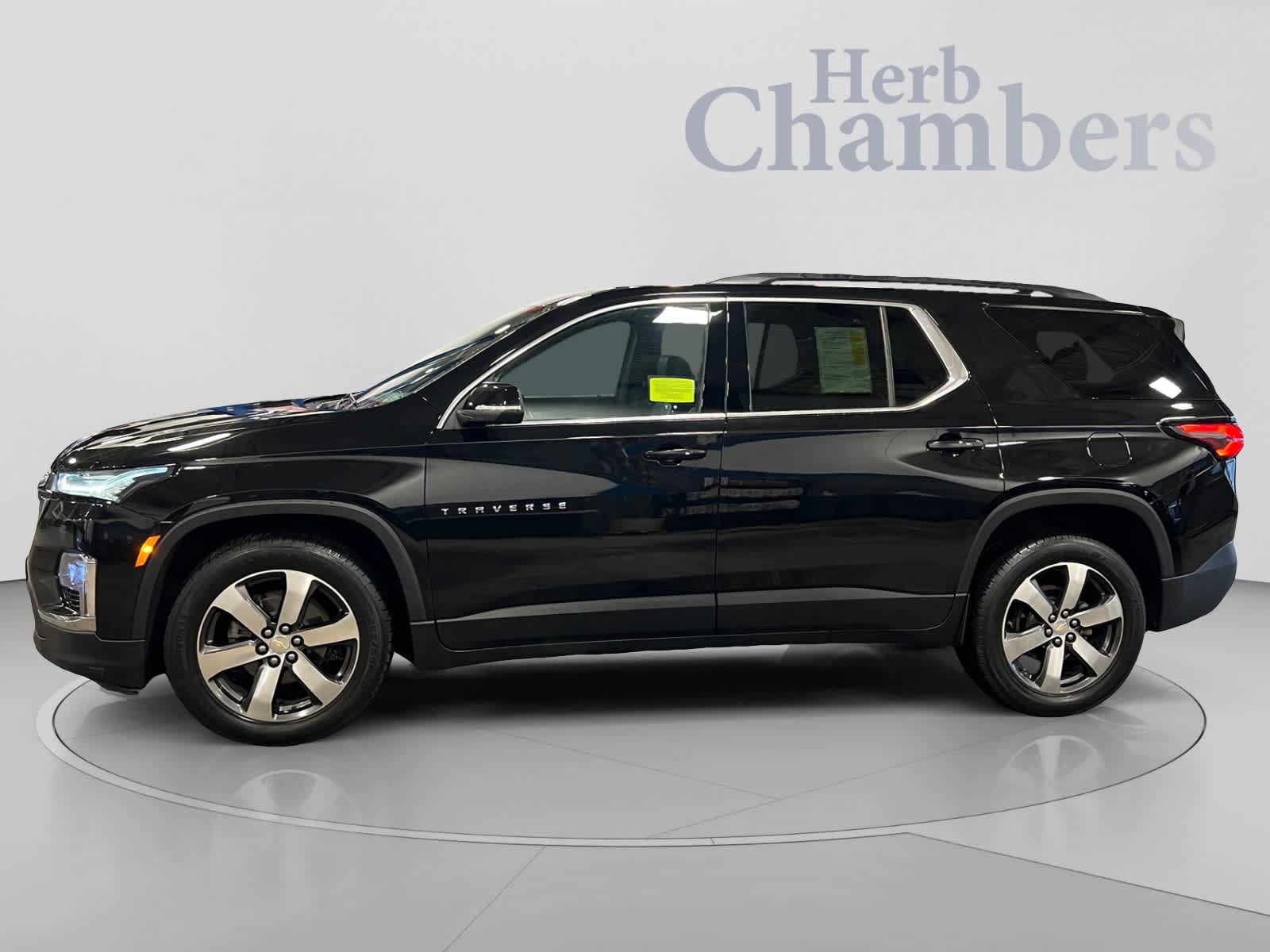 Used 2023 Chevrolet Traverse LT w/ LT Premium Package AWD/4WD image 4