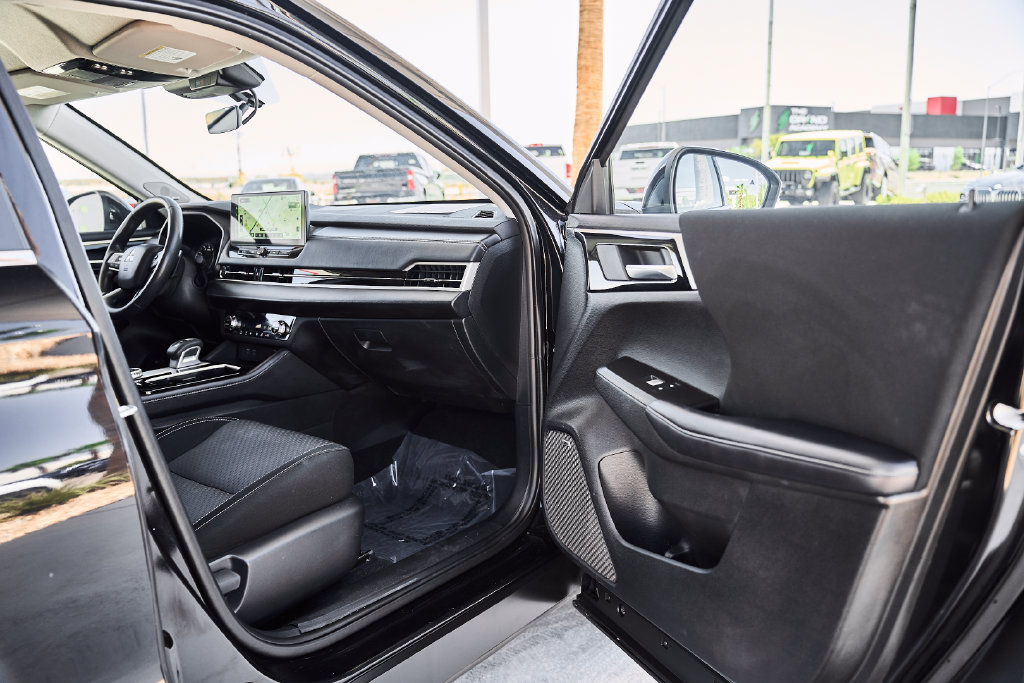 Used 2025 Mitsubishi Outlander ES FWD image 9