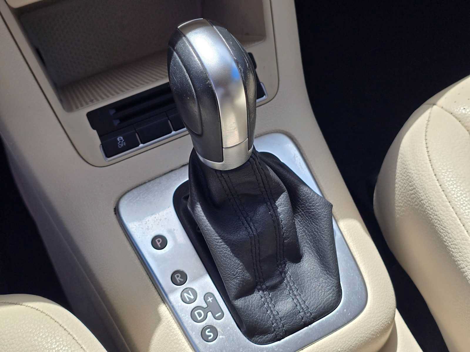 Used 2014 Volkswagen Tiguan SE FWD image 32