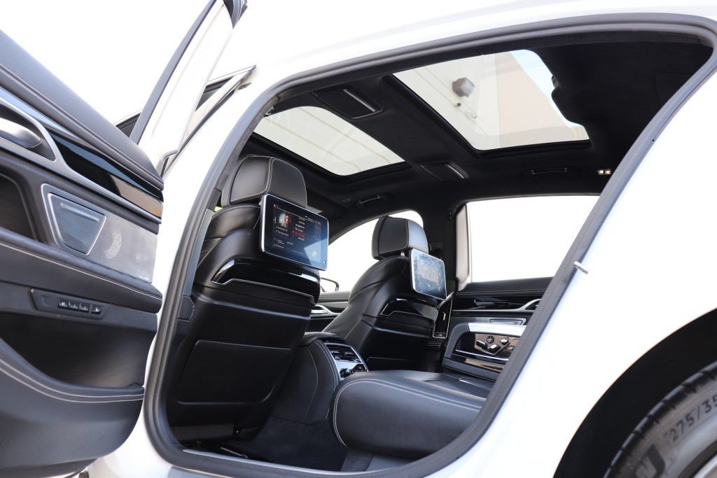 Used 2020 BMW 750i xDrive w/ Executive Package AWD/4WD image 38