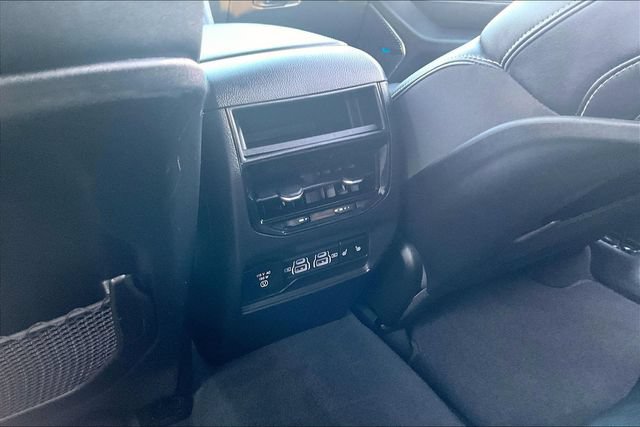 Used 2023 Jeep Grand Cherokee Overland AWD/4WD image 10