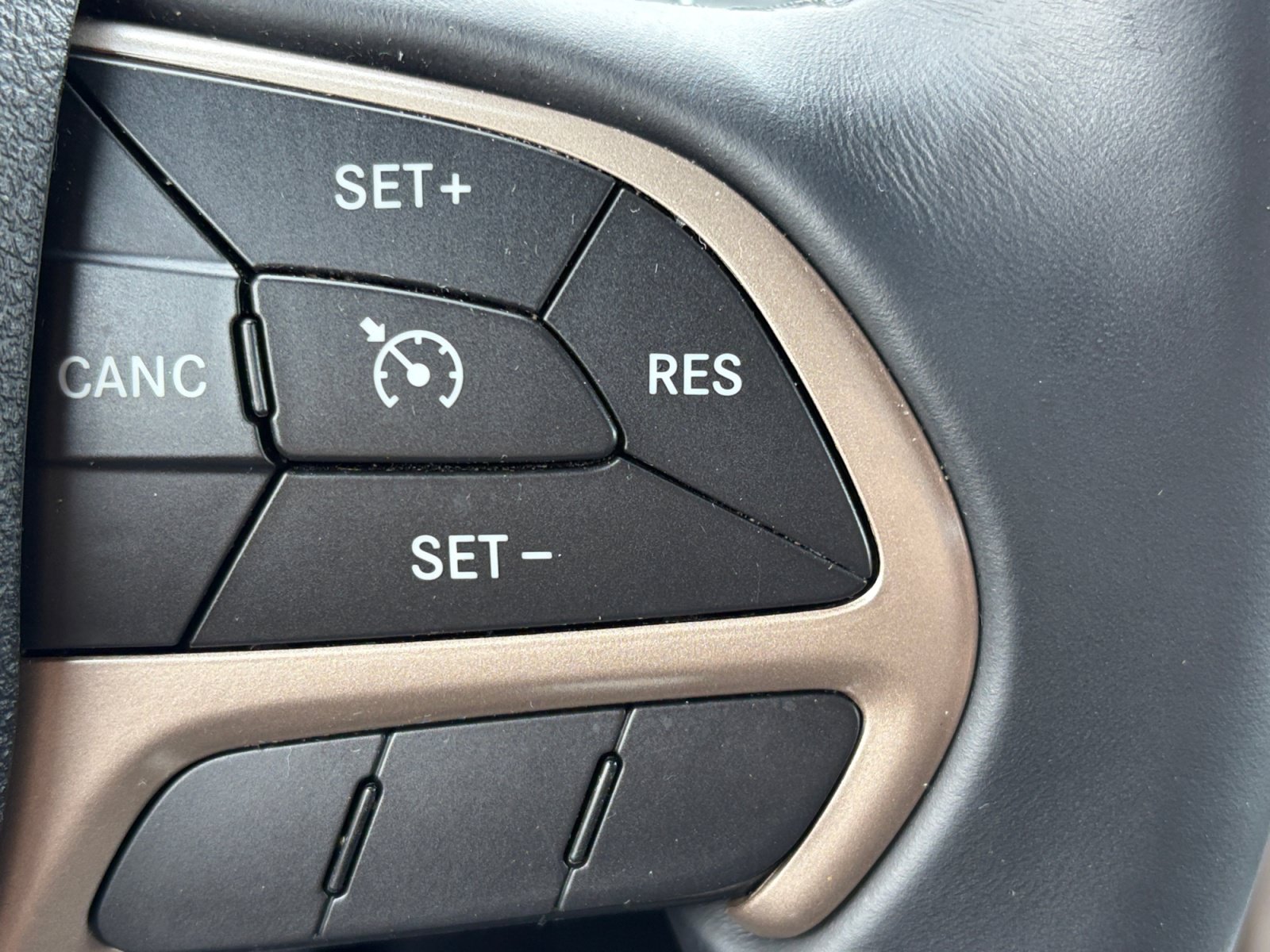 Used 2017 Jeep Grand Cherokee Laredo AWD/4WD image 27