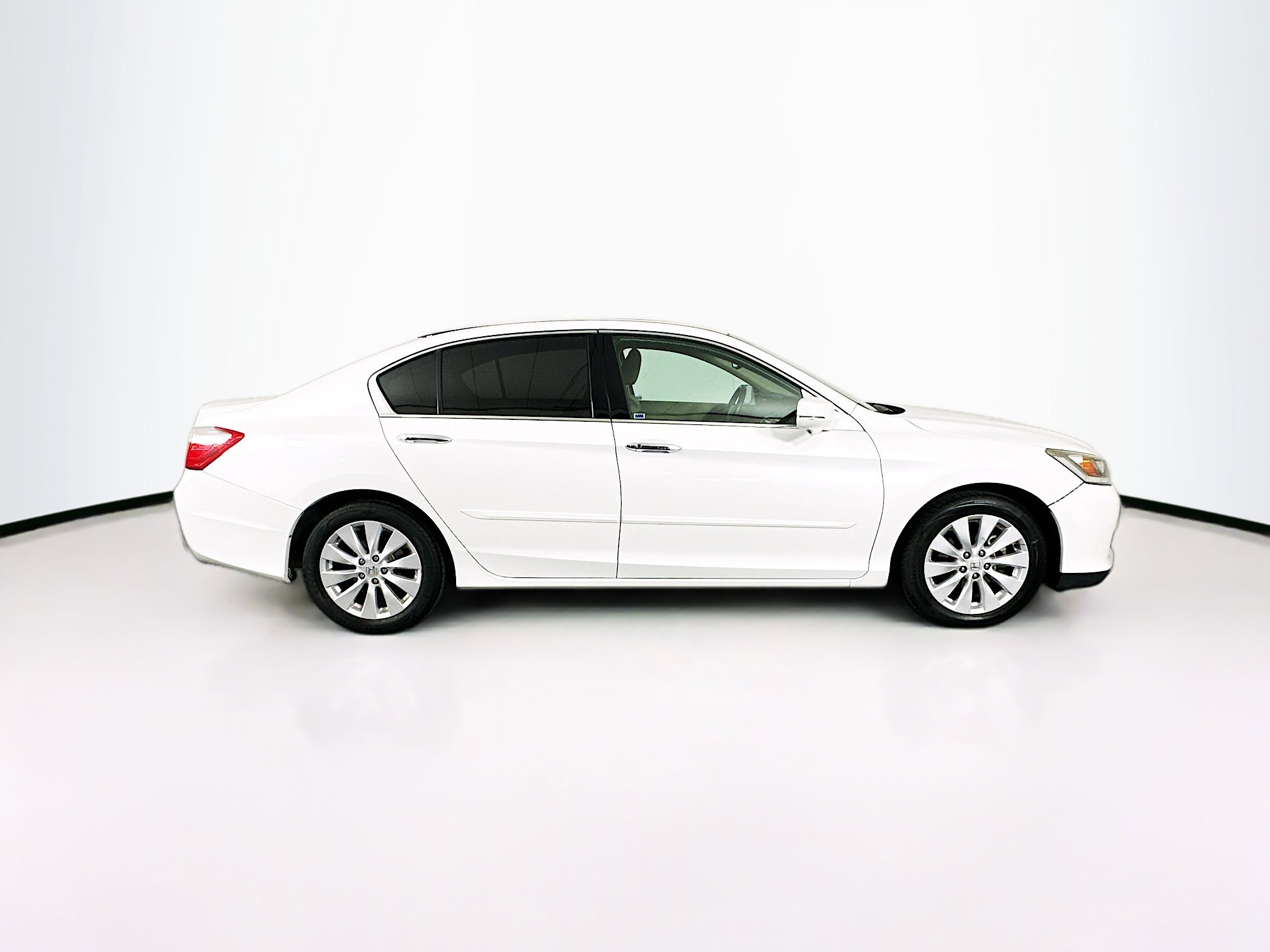 Used 2015 Honda Accord Touring image 10