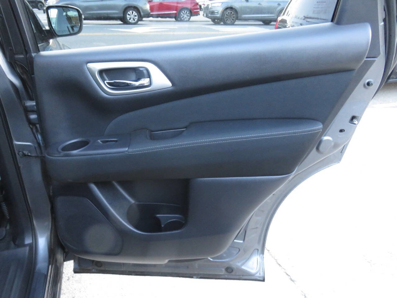 Used 2017 Nissan Pathfinder S image 29