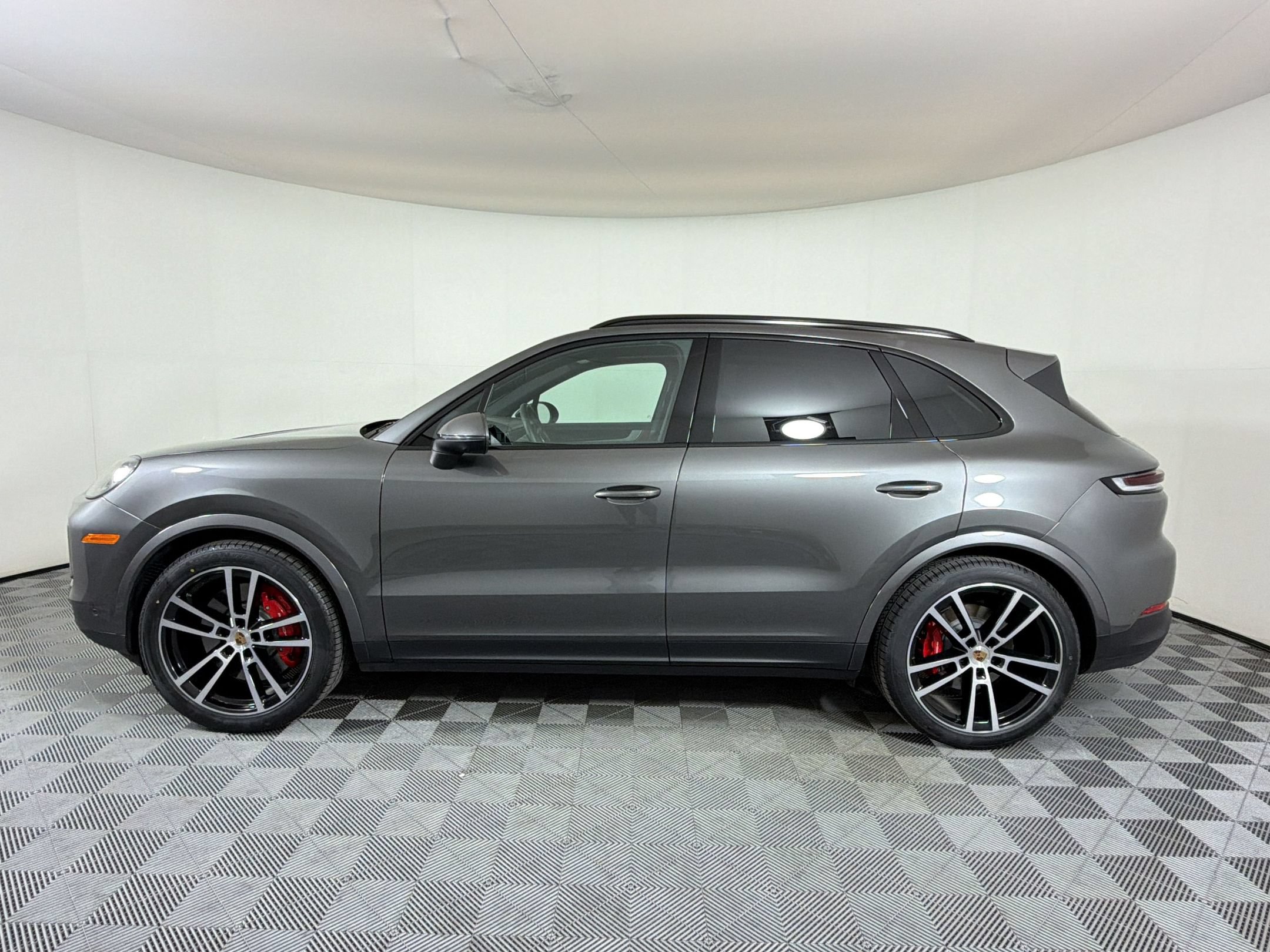 Certified 2025 Porsche Cayenne S AWD/4WD image 2