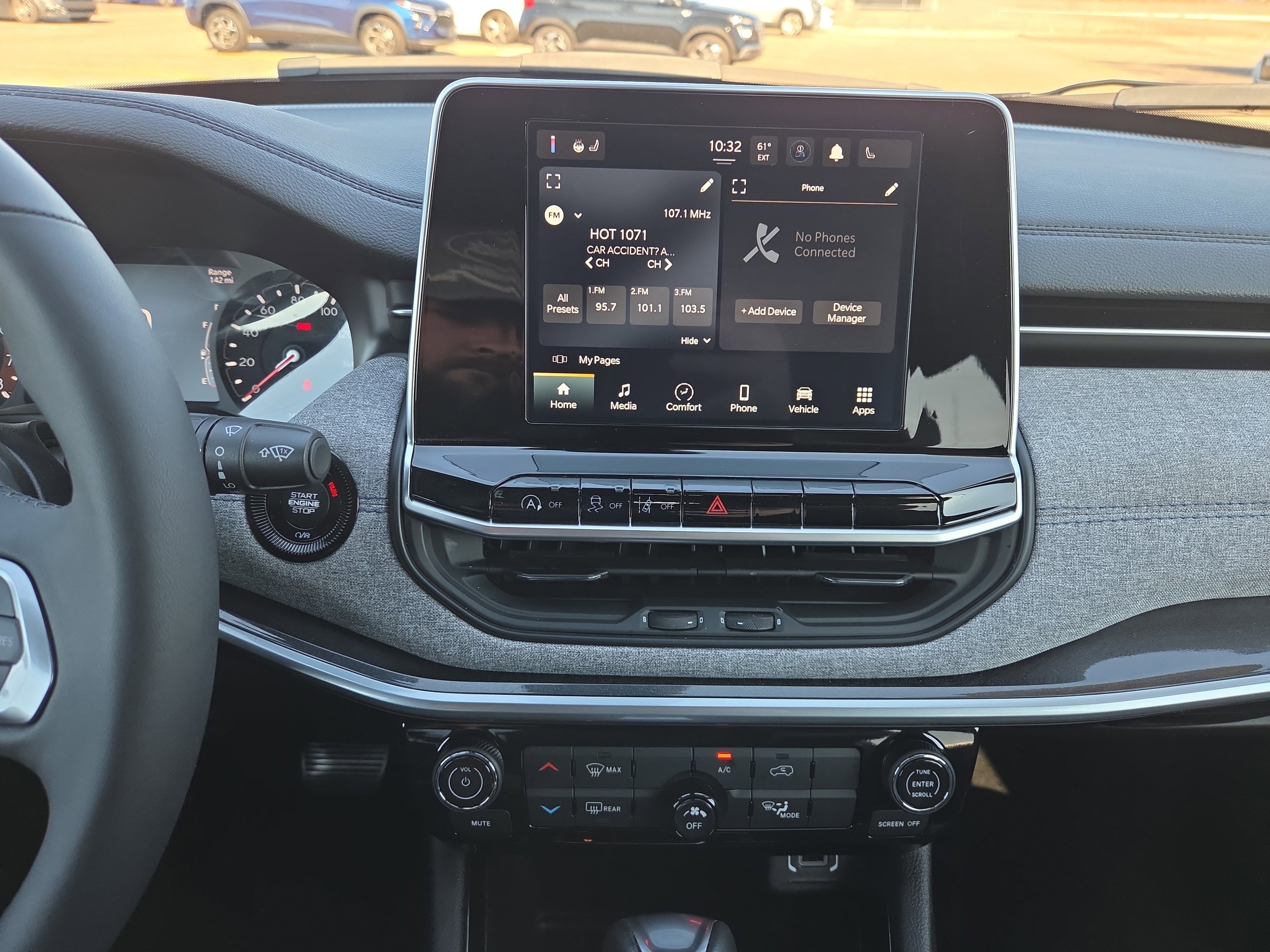 Used 2025 Jeep Compass Latitude image 14