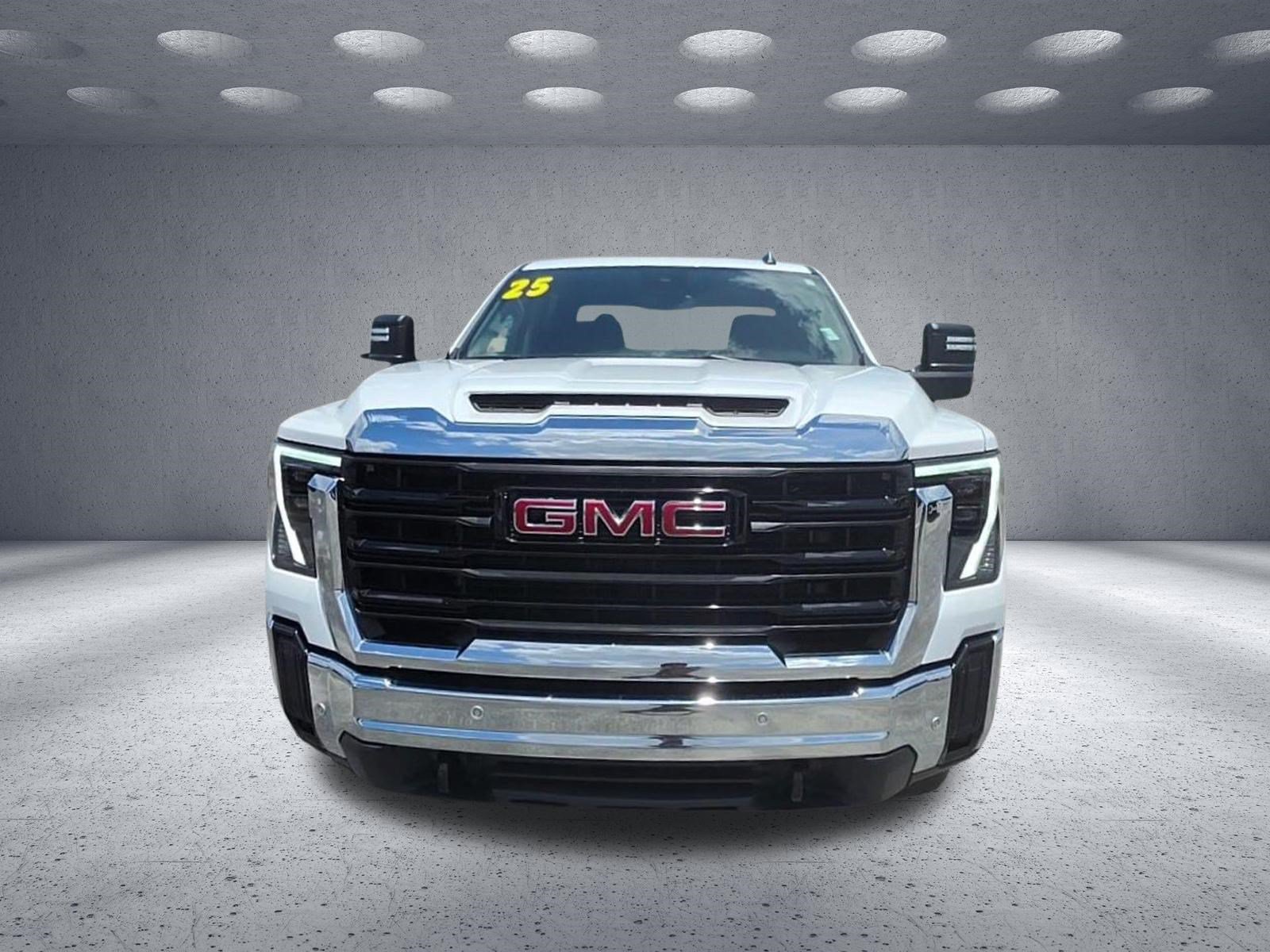 Used 2025 GMC Sierra 2500 Pro w/ 1SA Pro Safety Plus Package AWD/4WD image 2