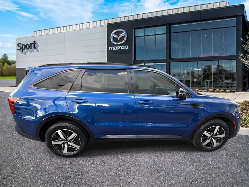 Used 2022 Kia Sorento S w/ Panoramic Sunroof Package FWD image 2
