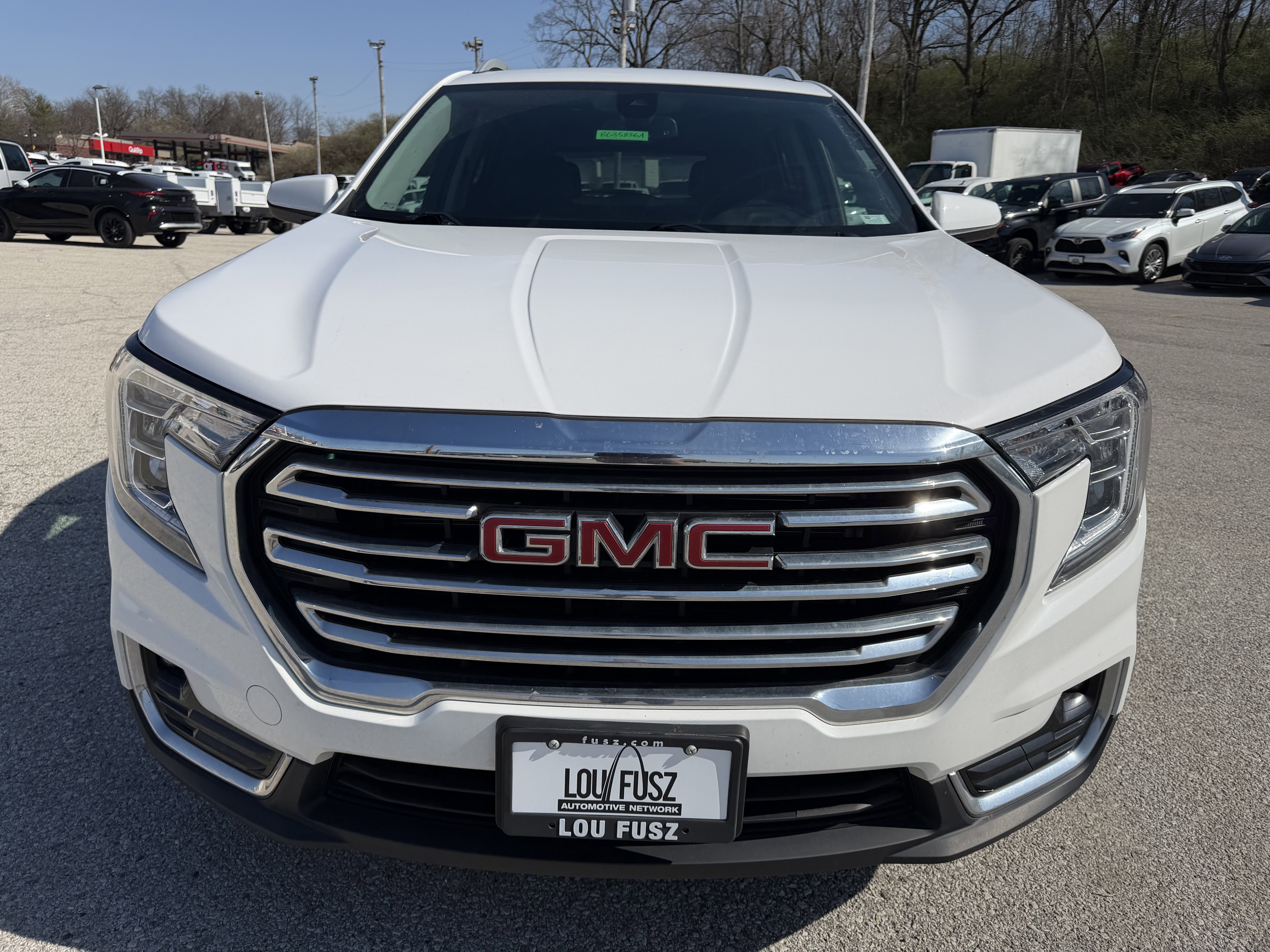 Used 2023 GMC Terrain SLT image 2
