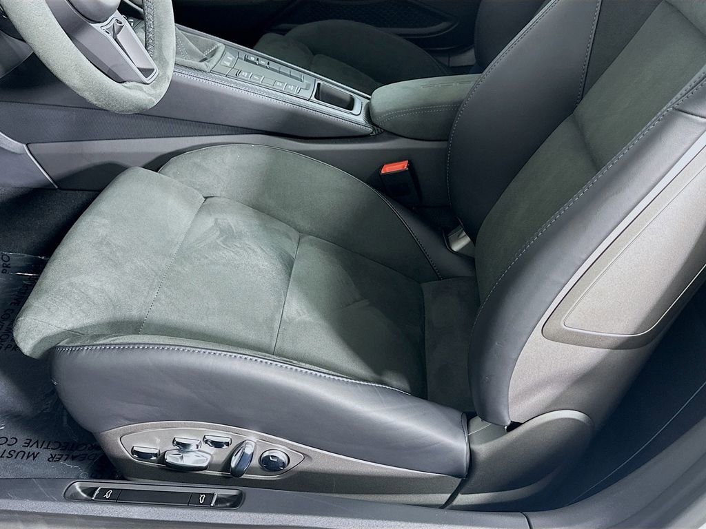 Used 2025 Porsche 718 Cayman GT4 RS image 21