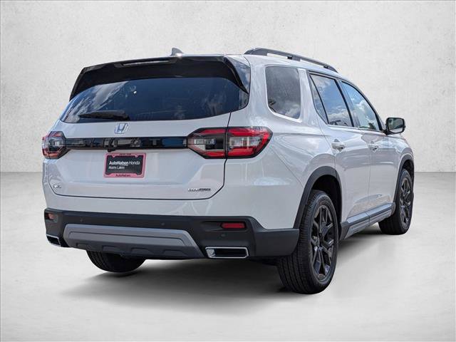 New 2025 Honda Pilot Touring image 2