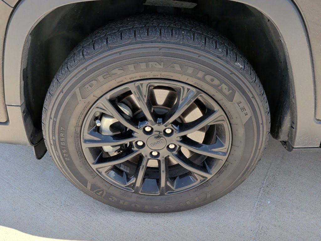 Used 2023 Jeep Cherokee Altitude Lux AWD/4WD image 46
