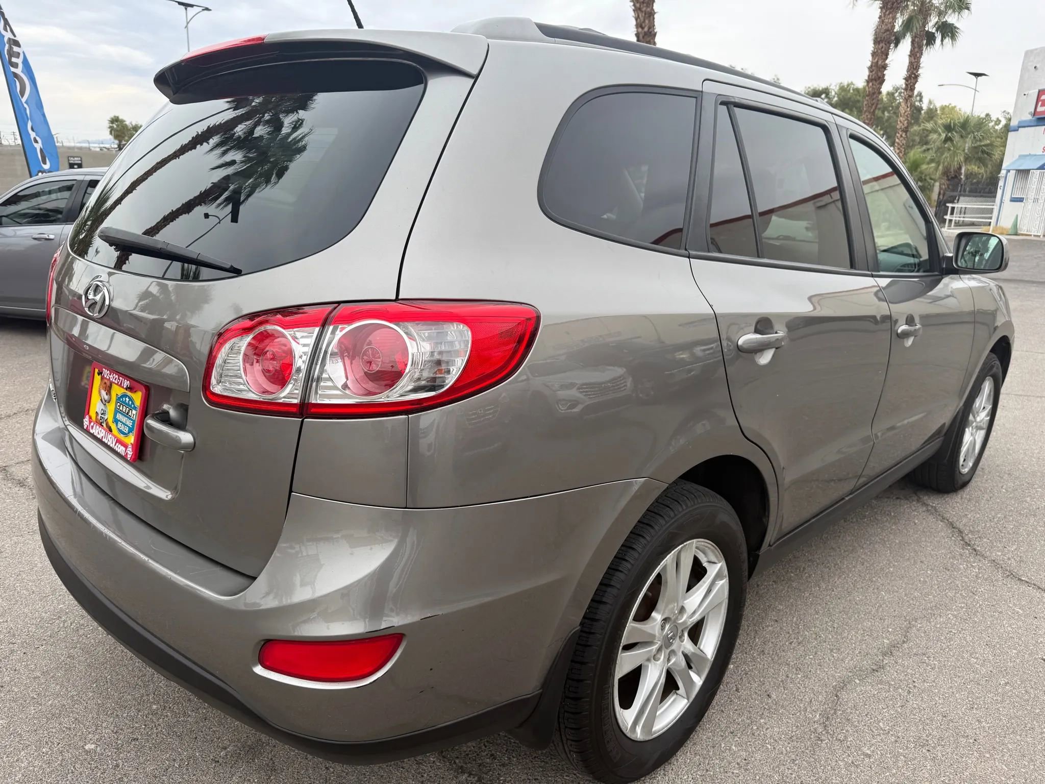 Used 2012 Hyundai Santa Fe SE image 2