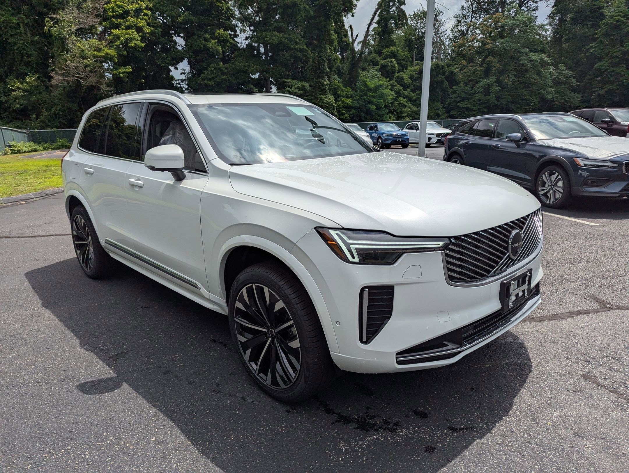 New 2026 Volvo XC90 B6 Plus image 2