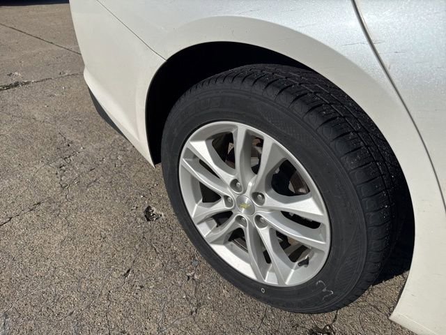 Used 2017 Chevrolet Malibu LT image 11