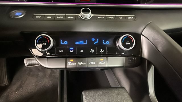 Certified 2024 Hyundai Elantra SEL FWD image 22