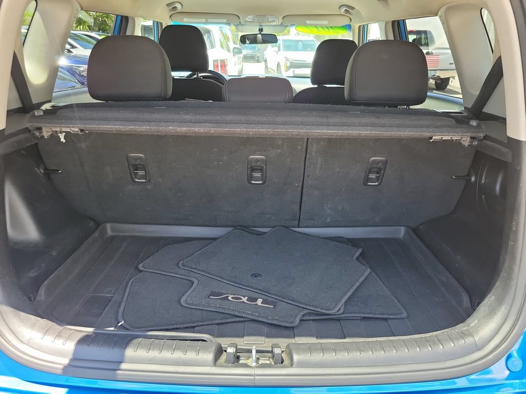 Used 2017 Kia Soul + w/ Designer's Package FWD image 6