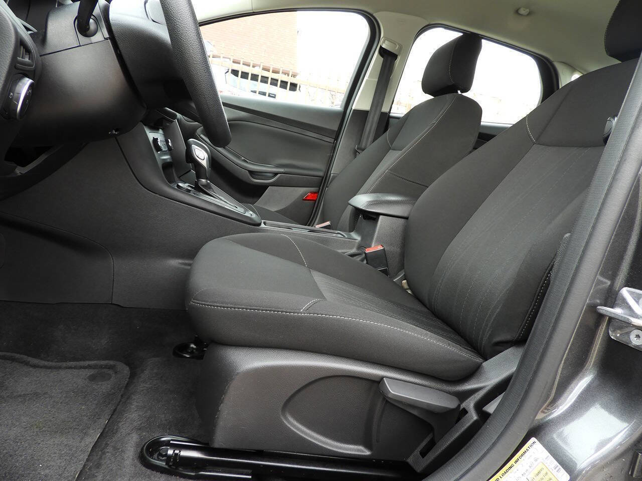 Used 2017 Ford Focus SE image 15