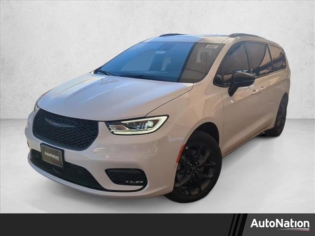 New 2026 Chrysler Pacifica Limited w/ S Appearance Package image 1