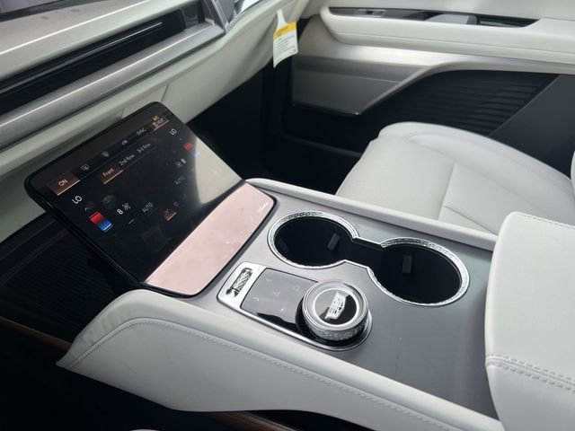 New 2026 Cadillac Vistiq Premium Luxury AWD/4WD image 18