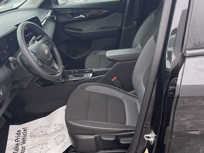 Used 2024 Chevrolet TrailBlazer LT AWD/4WD image 11