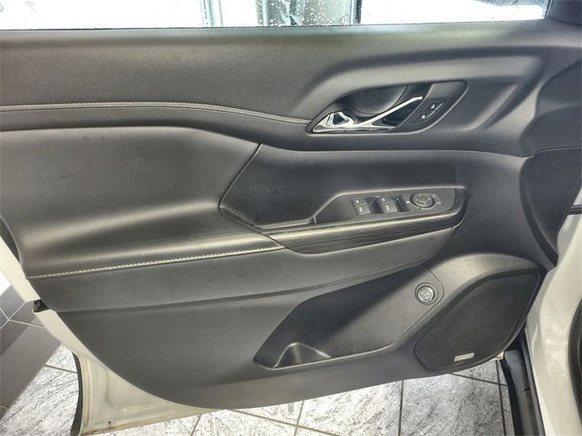 Used 2023 GMC Acadia SLT image 13