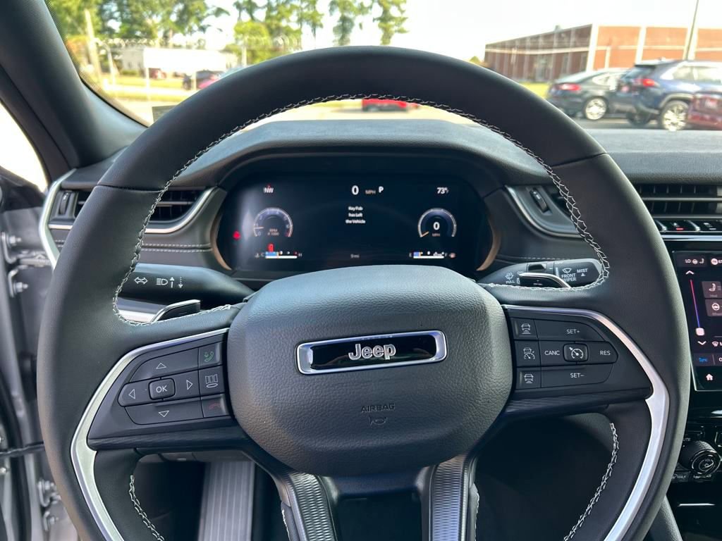 New 2025 Jeep Grand Cherokee Laredo X w/ Luxury Tech Group I image 14