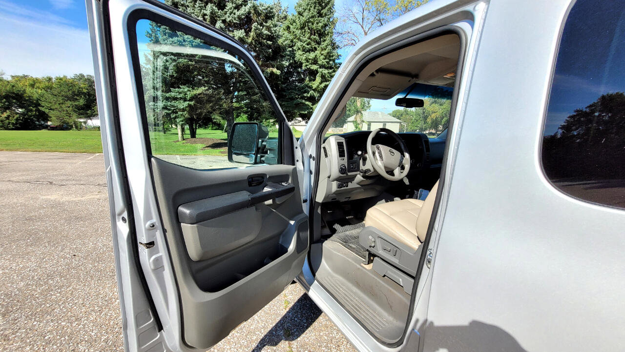 Used 2019 Nissan NV 3500 SL image 10