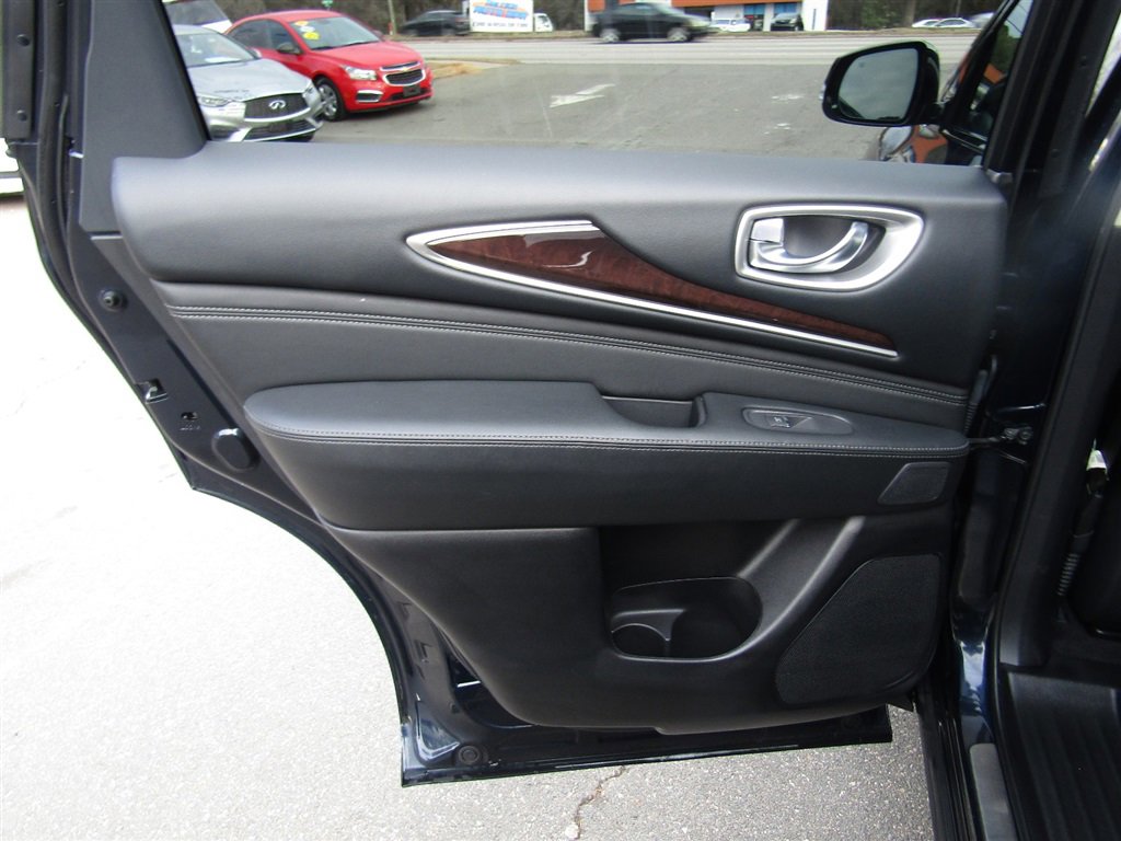 Used 2017 INFINITI QX60 Luxe w/ Deluxe Technology Package image 19