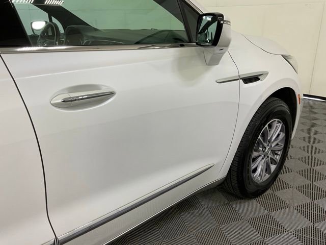 Used 2023 Buick Enclave Essence image 9