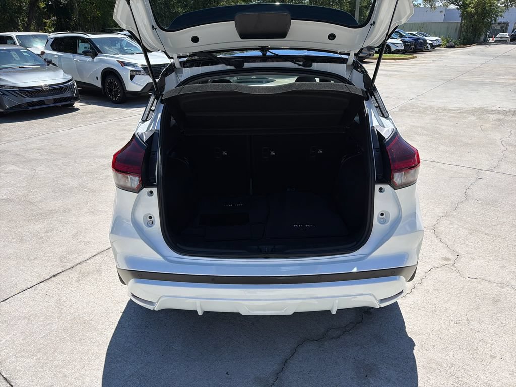 Used 2024 Nissan Kicks SR w/ SR Premium Package FWD image 32