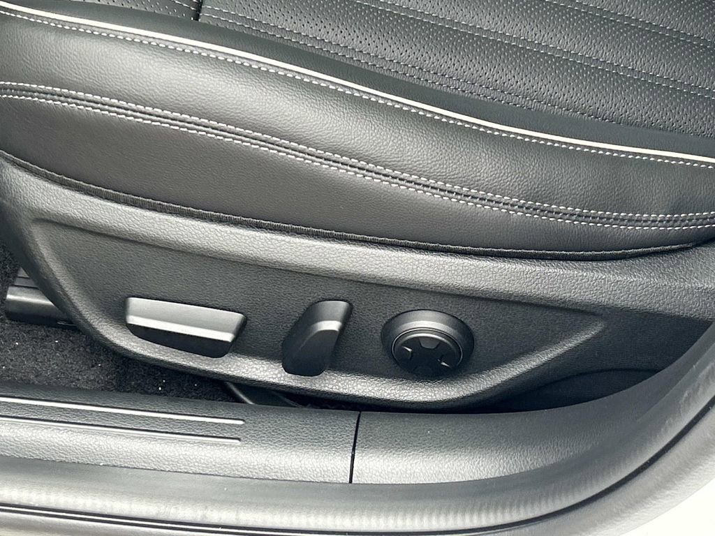 New 2026 Genesis G70 2.5T Prestige image 16