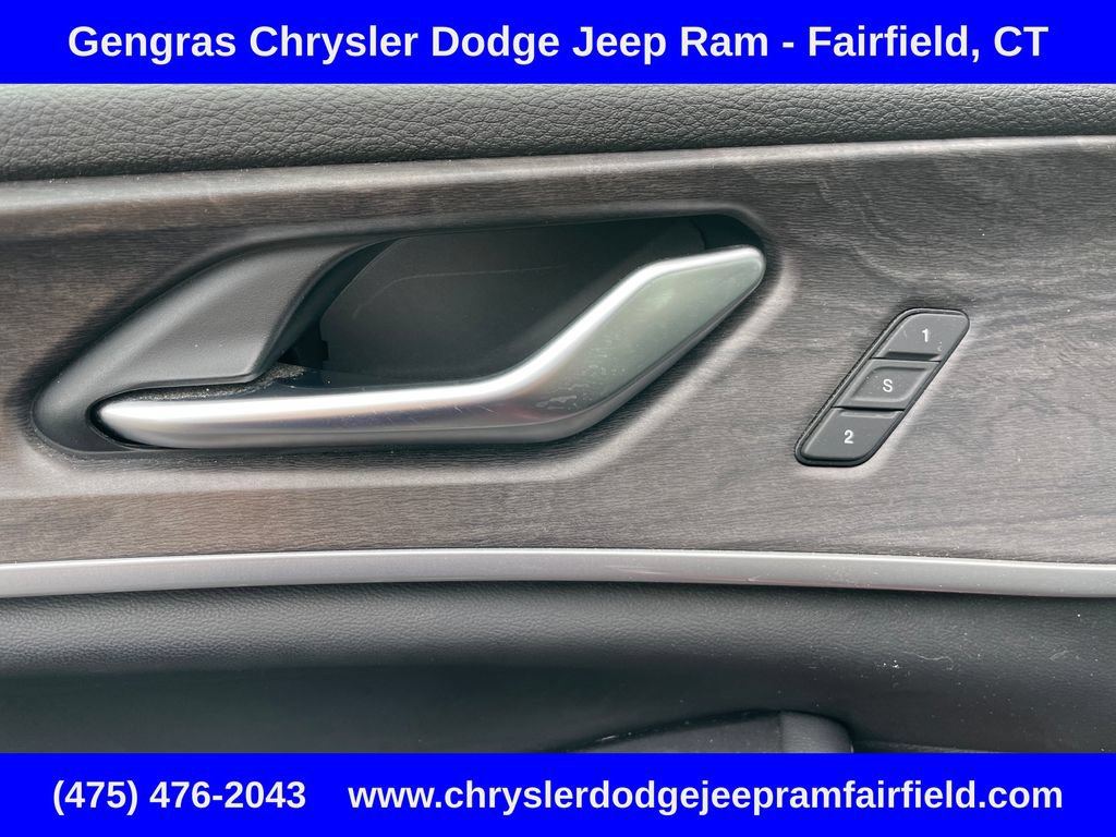 Used 2023 Jeep Grand Cherokee Limited w/ Luxury Tech Group II AWD/4WD image 40