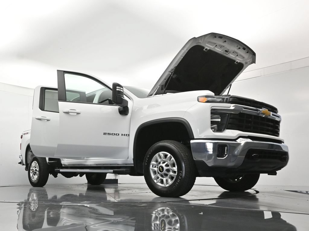 Used 2025 Chevrolet Silverado 2500 LT w/ Convenience Package AWD/4WD image 50