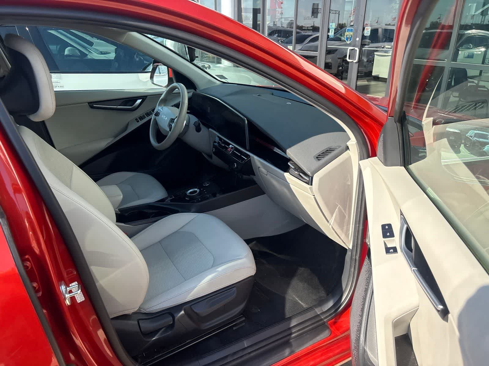 Certified 2023 Kia Niro Wind w/ Wind Preserve Package FWD image 7