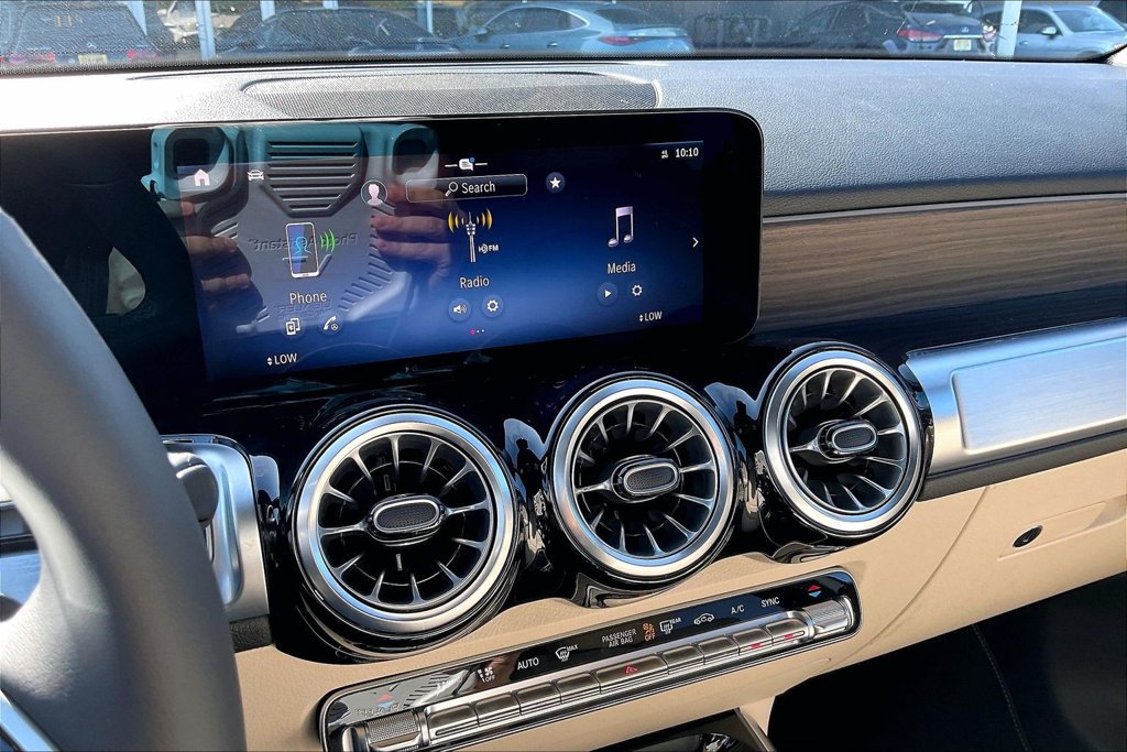 New 2026 Mercedes-Benz GLB 250 4MATIC image 7