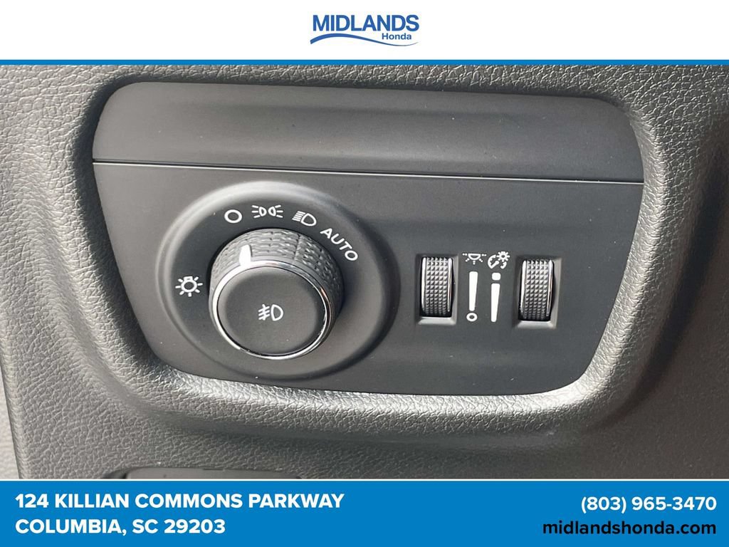 Used 2025 Jeep Grand Cherokee Limited AWD/4WD image 17