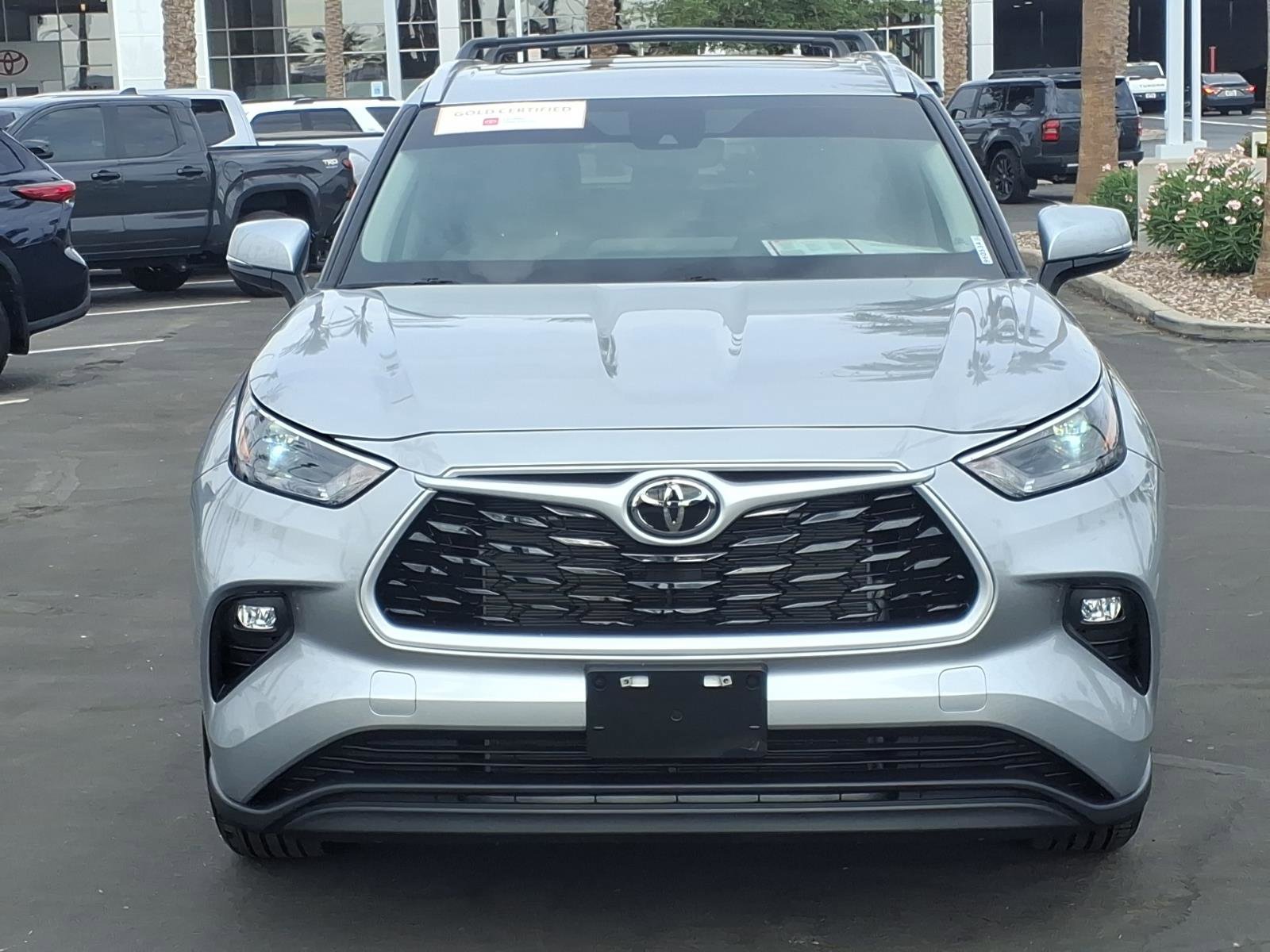 Certified 2025 Toyota Highlander XLE FWD image 2